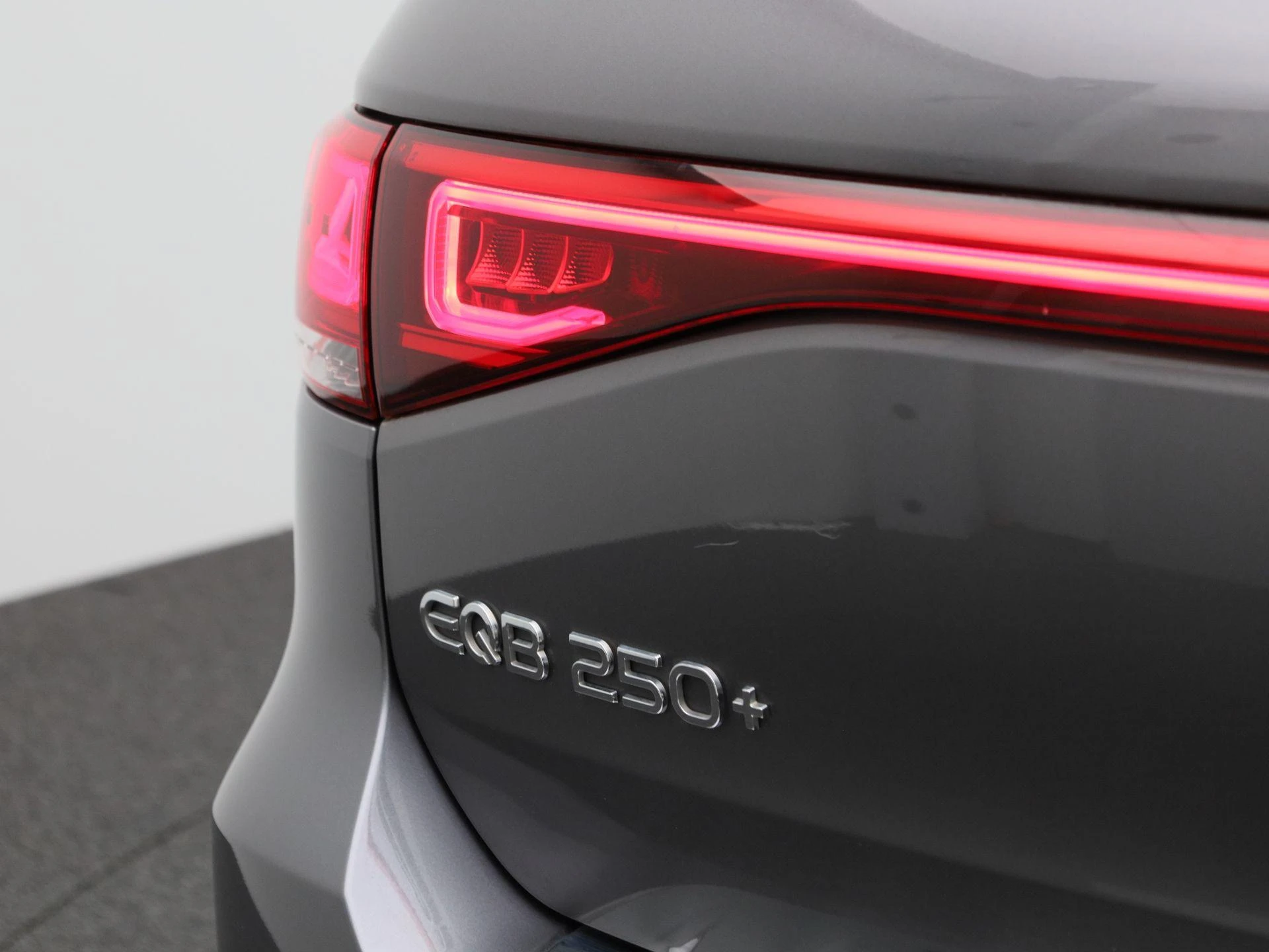 Mercedes-Benz-EQB-image-47