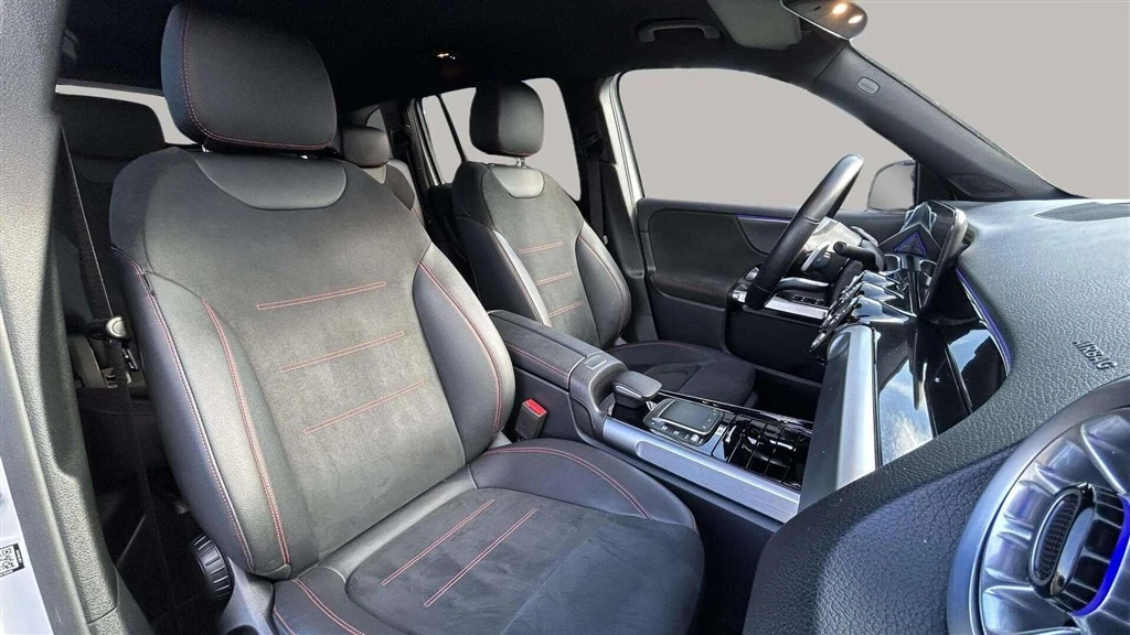 Mercedes-Benz-GLB-image-24