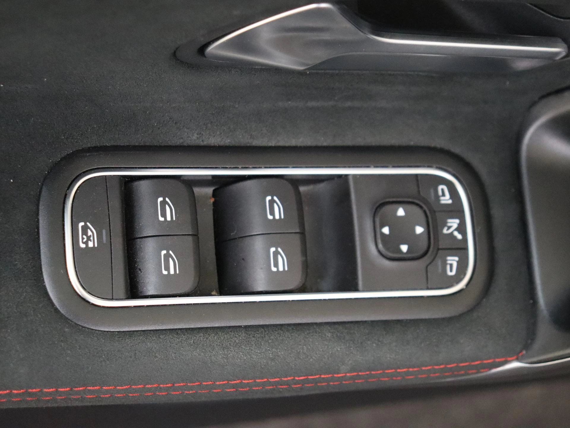 Mercedes-Benz-CLA-image-26