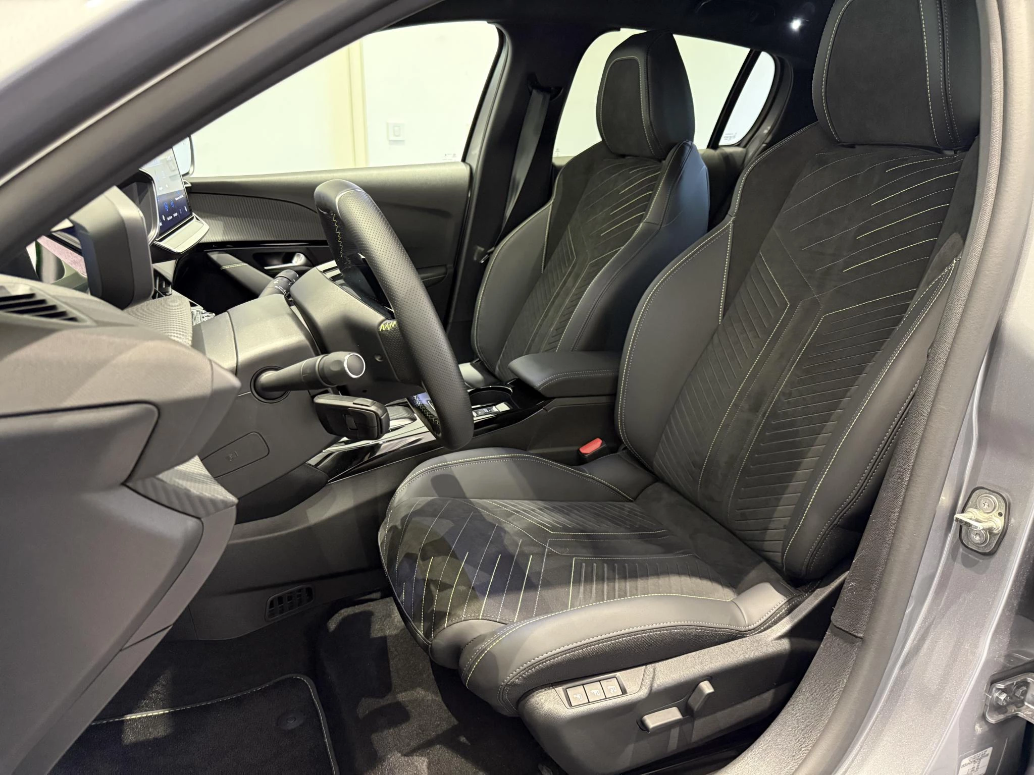 Peugeot-e-208-image-8