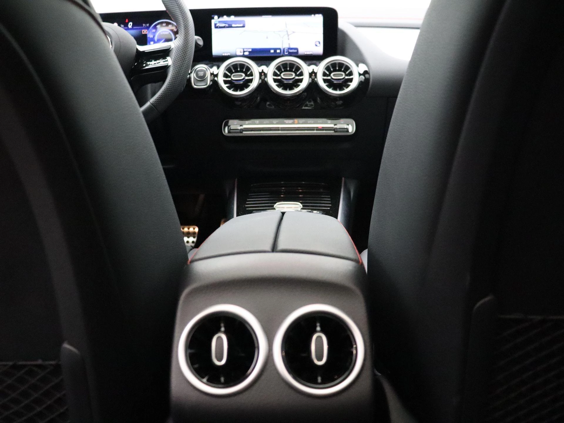 Mercedes-Benz EQA 250+ Star Edition + PANO DAK + BURMESTER + TREKHAAK + HEAD UP +