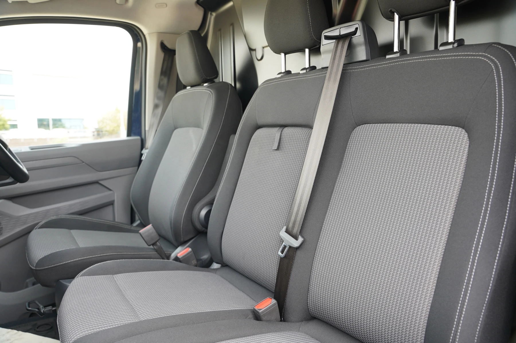 Volkswagen-Transporter-image-23