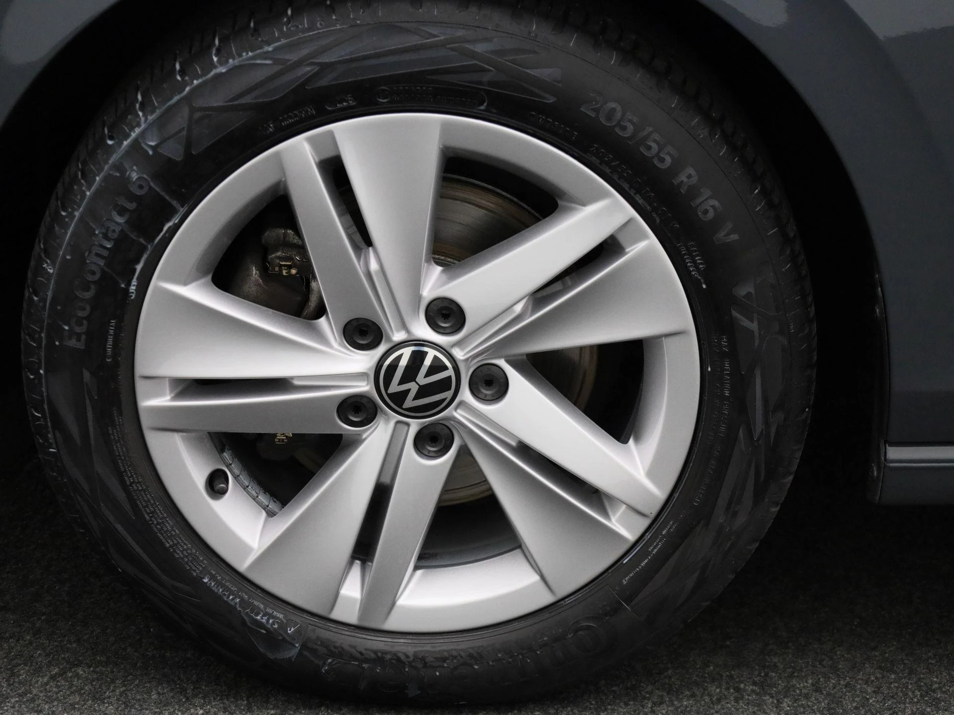 Volkswagen-Golf-image-12