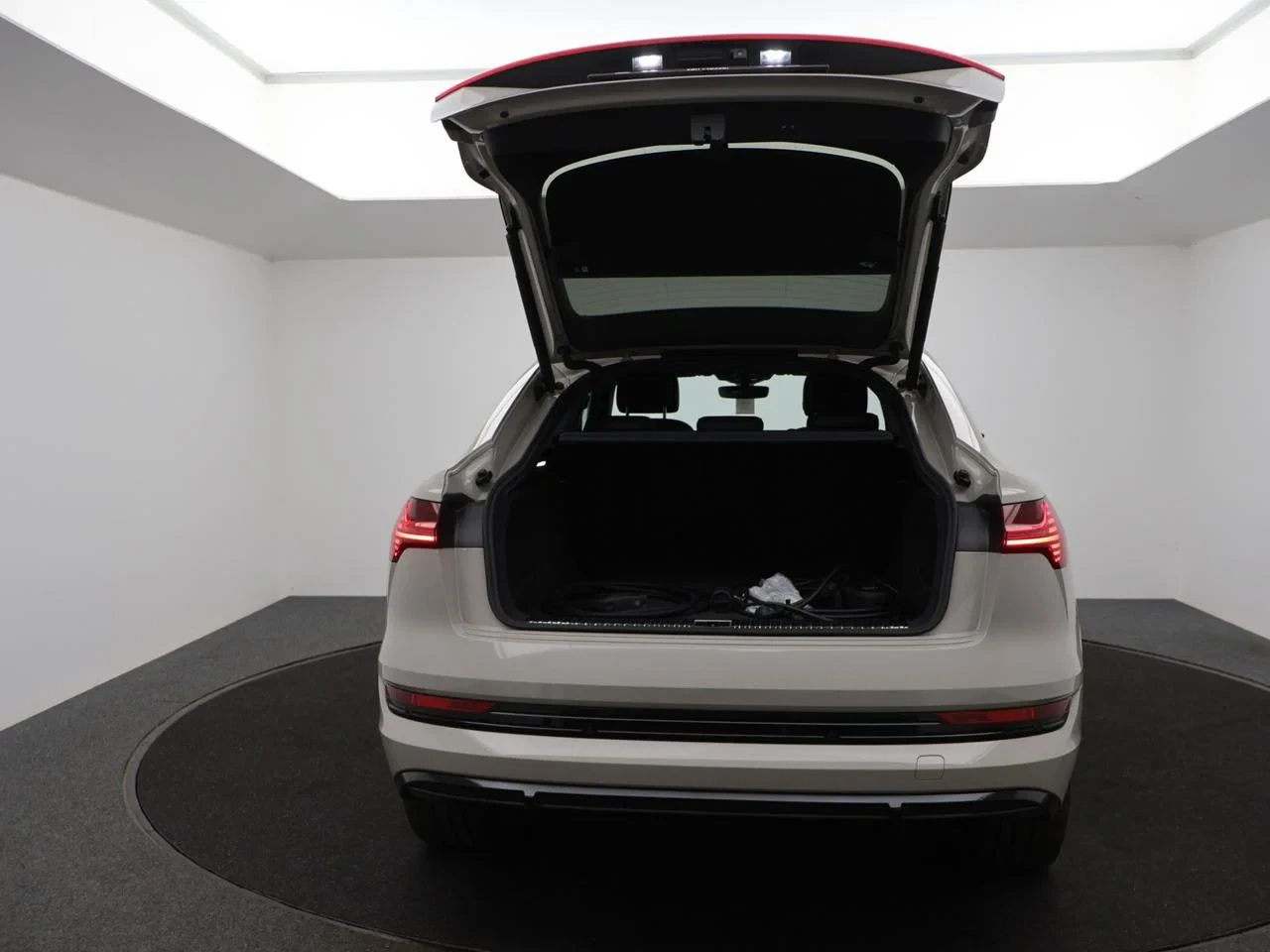 Audi e-tron Sportback Audi e-tron Sportback 2X-S line 55 QUATTRO 408PK *PANODAK*LEDER*CAMERA*PDC*VRTIUAL COCKPIT*ACC*NAVI*APP-CONNECT*...*