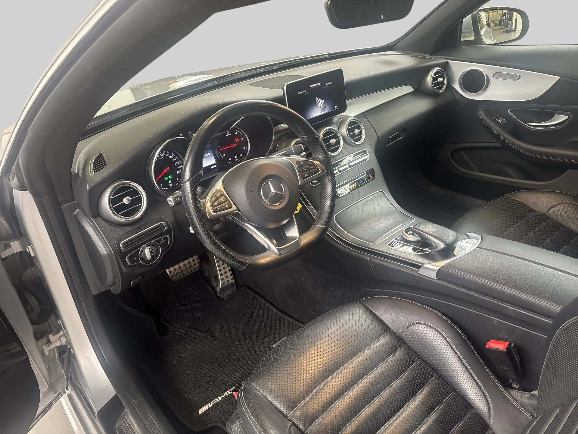 Mercedes-Benz C-Klasse 220d Cabriolet + AMG LINE + LEDER + CAMERA +