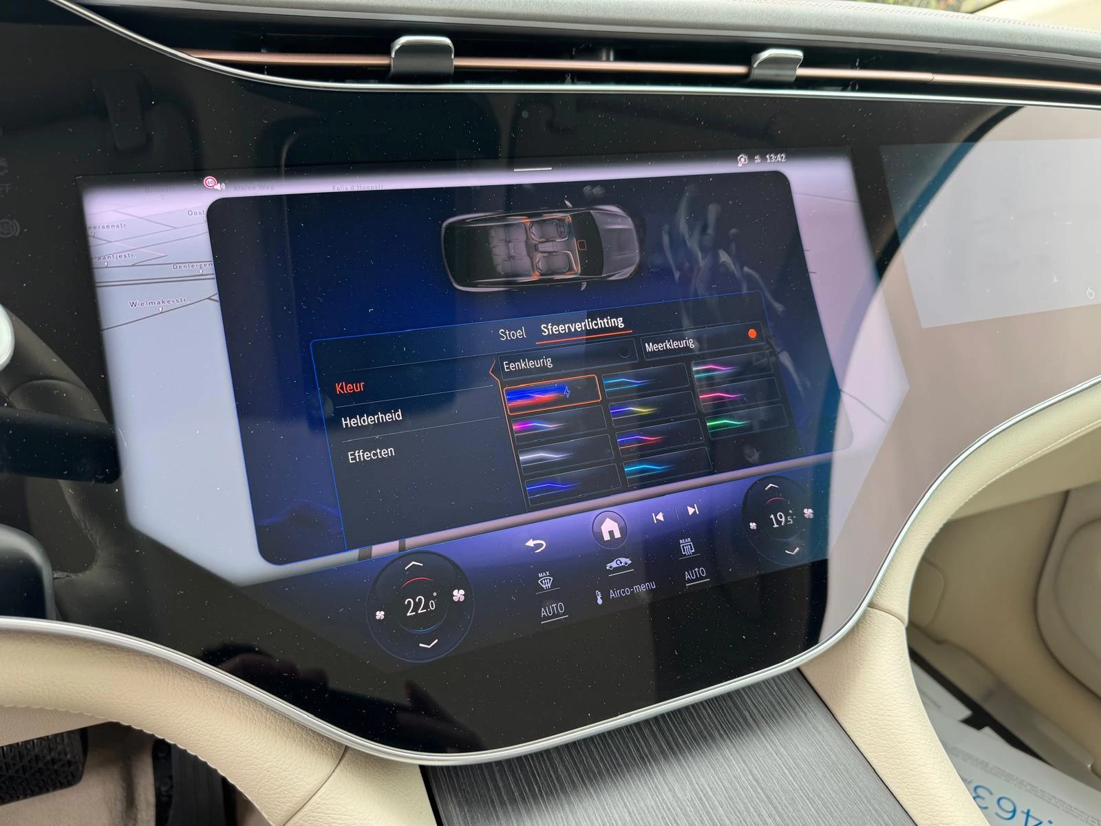 Mercedes-Benz-EQS-image-21
