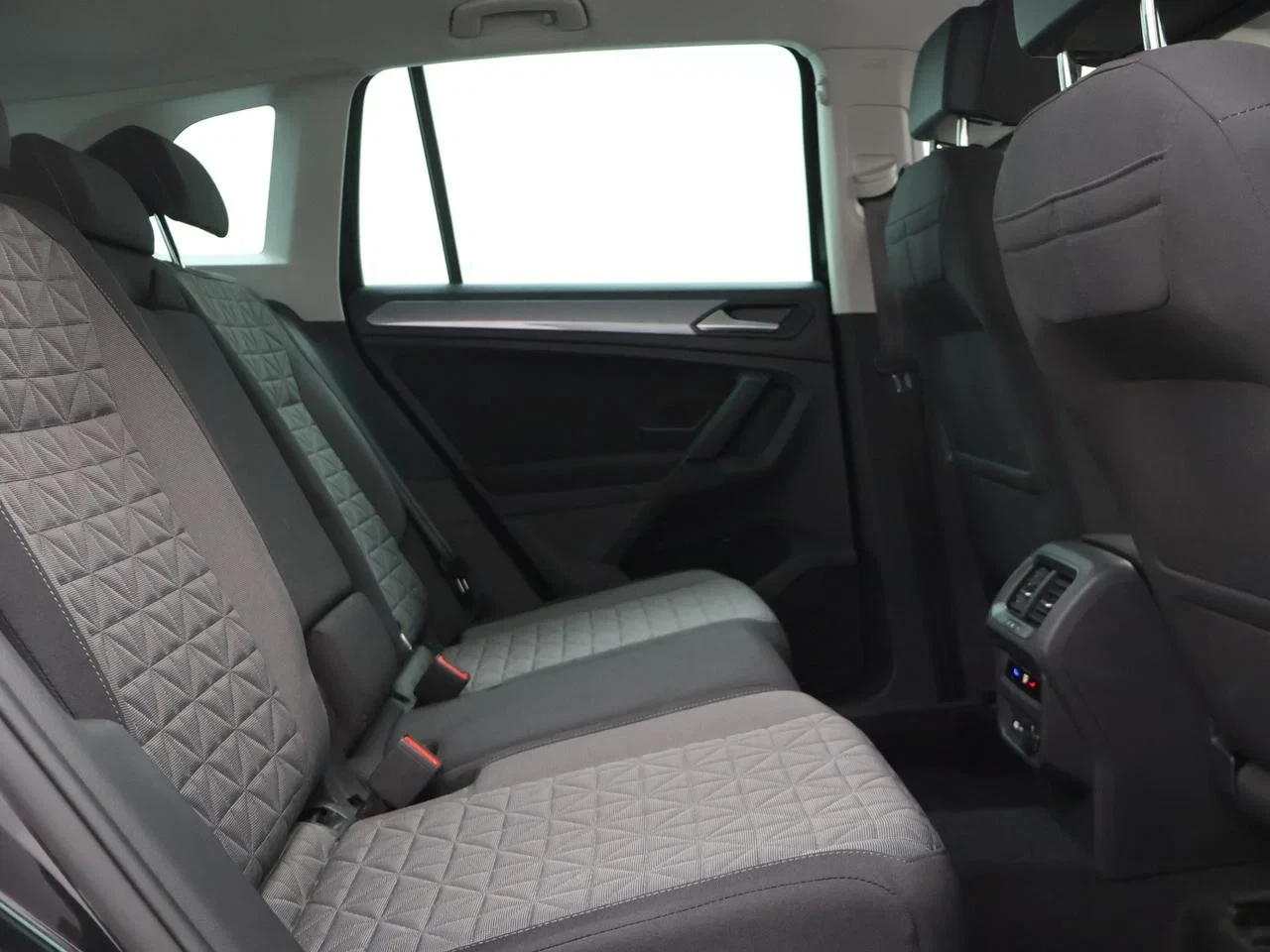 Volkswagen-Tiguan-image-5