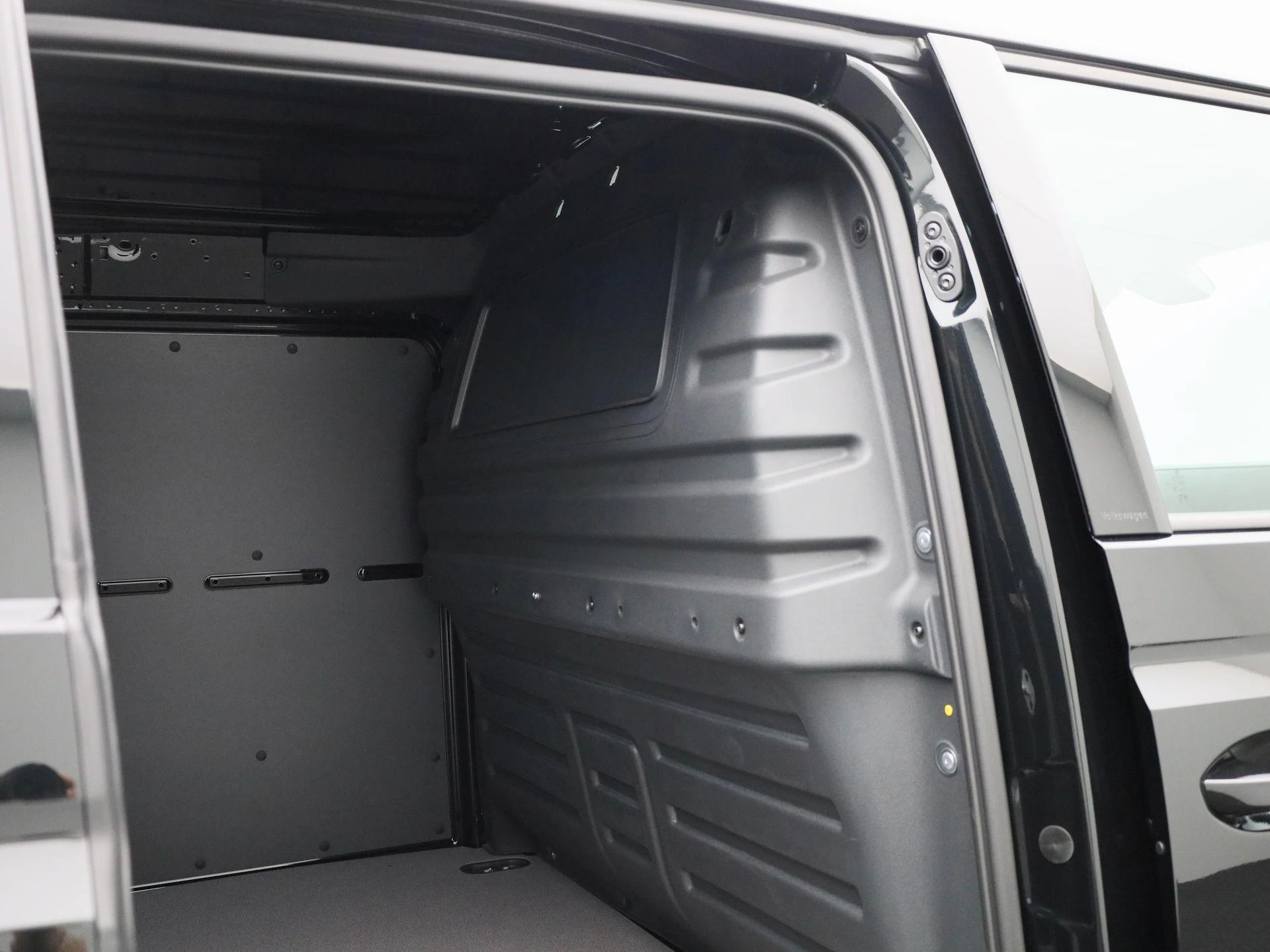 Volkswagen-ID. Buzz Cargo-image-11