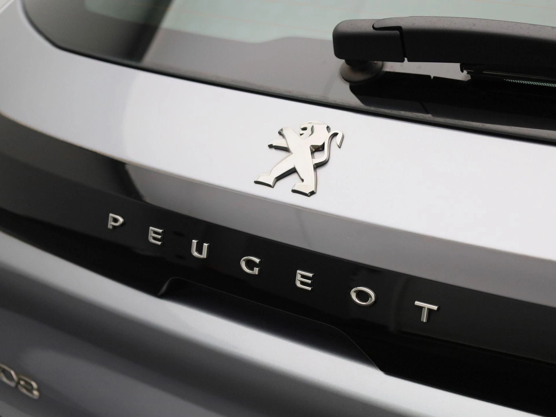 Peugeot-e-208-image-38