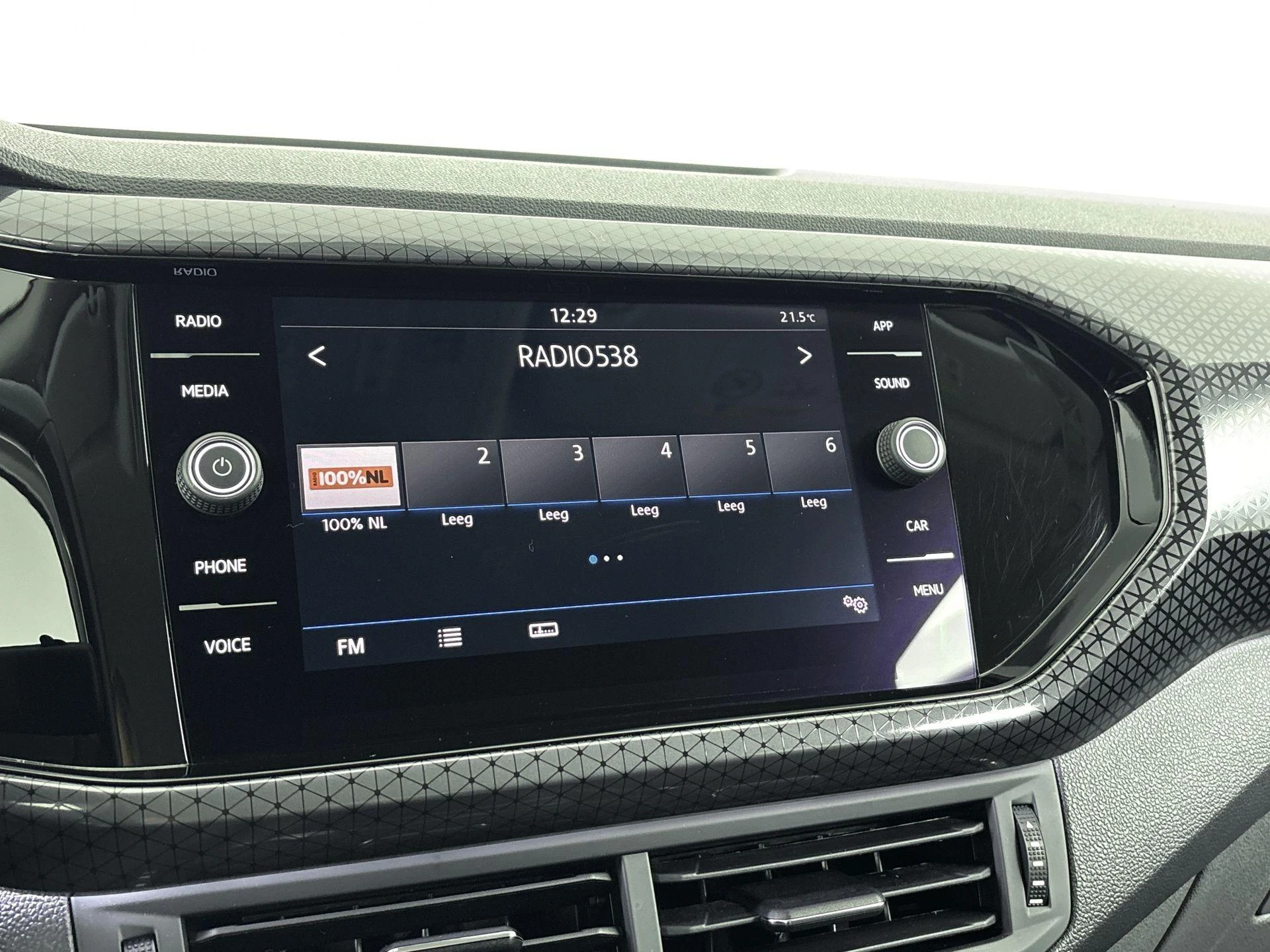 Volkswagen-T-Cross-image-6