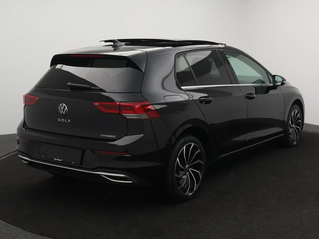 Volkswagen-Golf-image-1