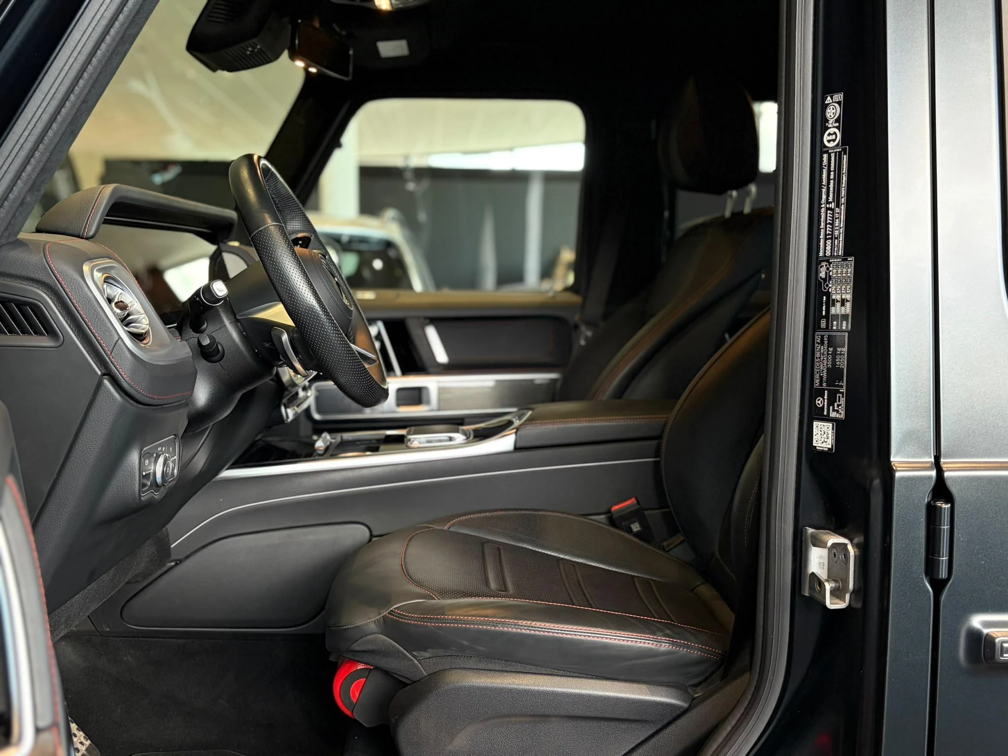 Mercedes-Benz-G-Klasse-image-11