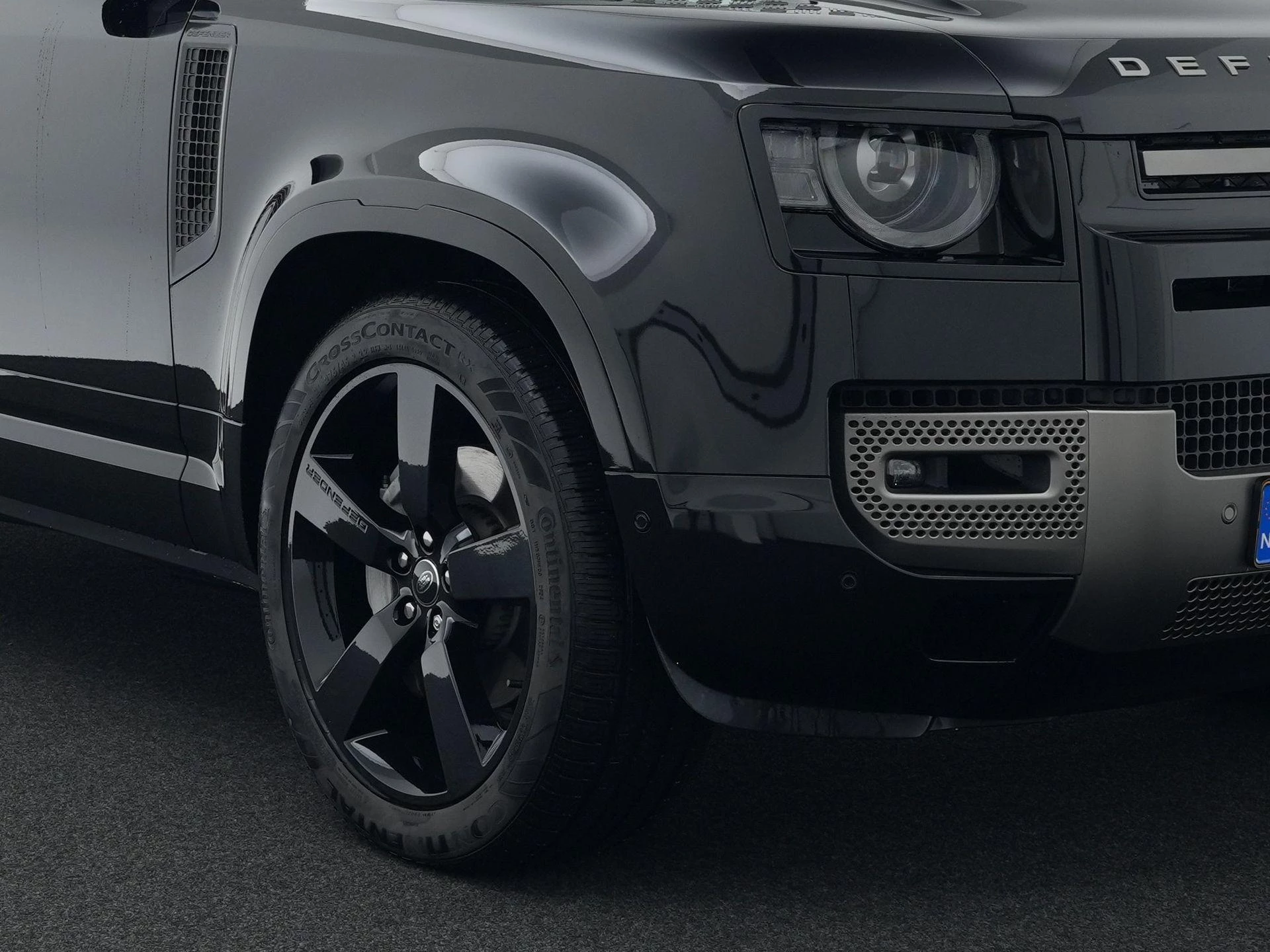 Land Rover-Defender-image-11