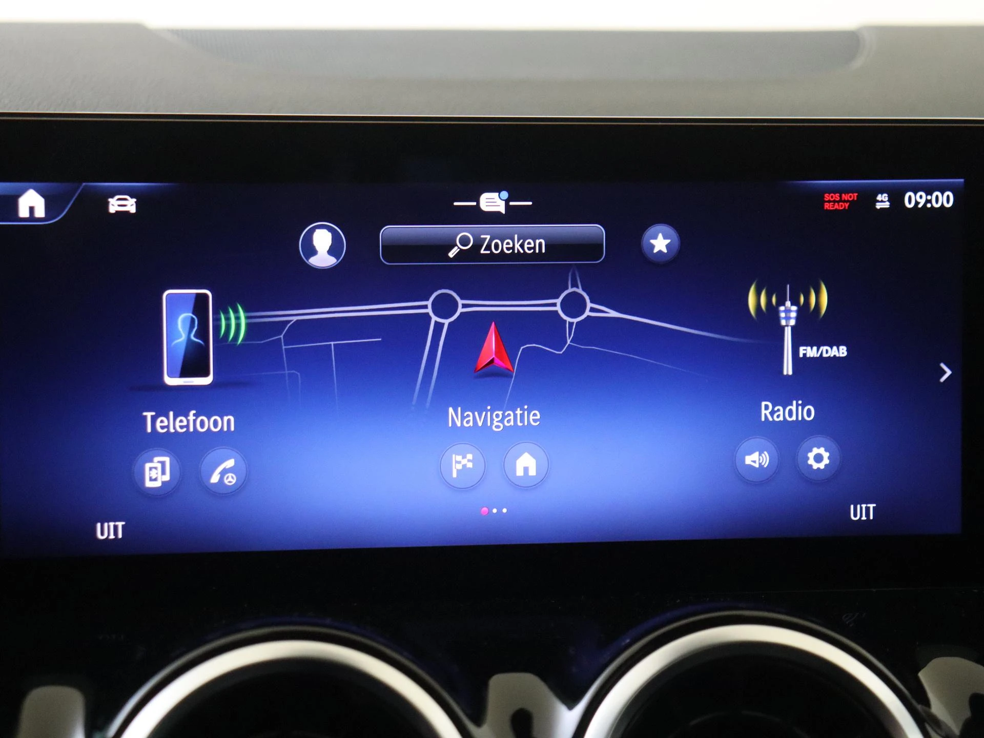 Mercedes-Benz-GLA-image-16