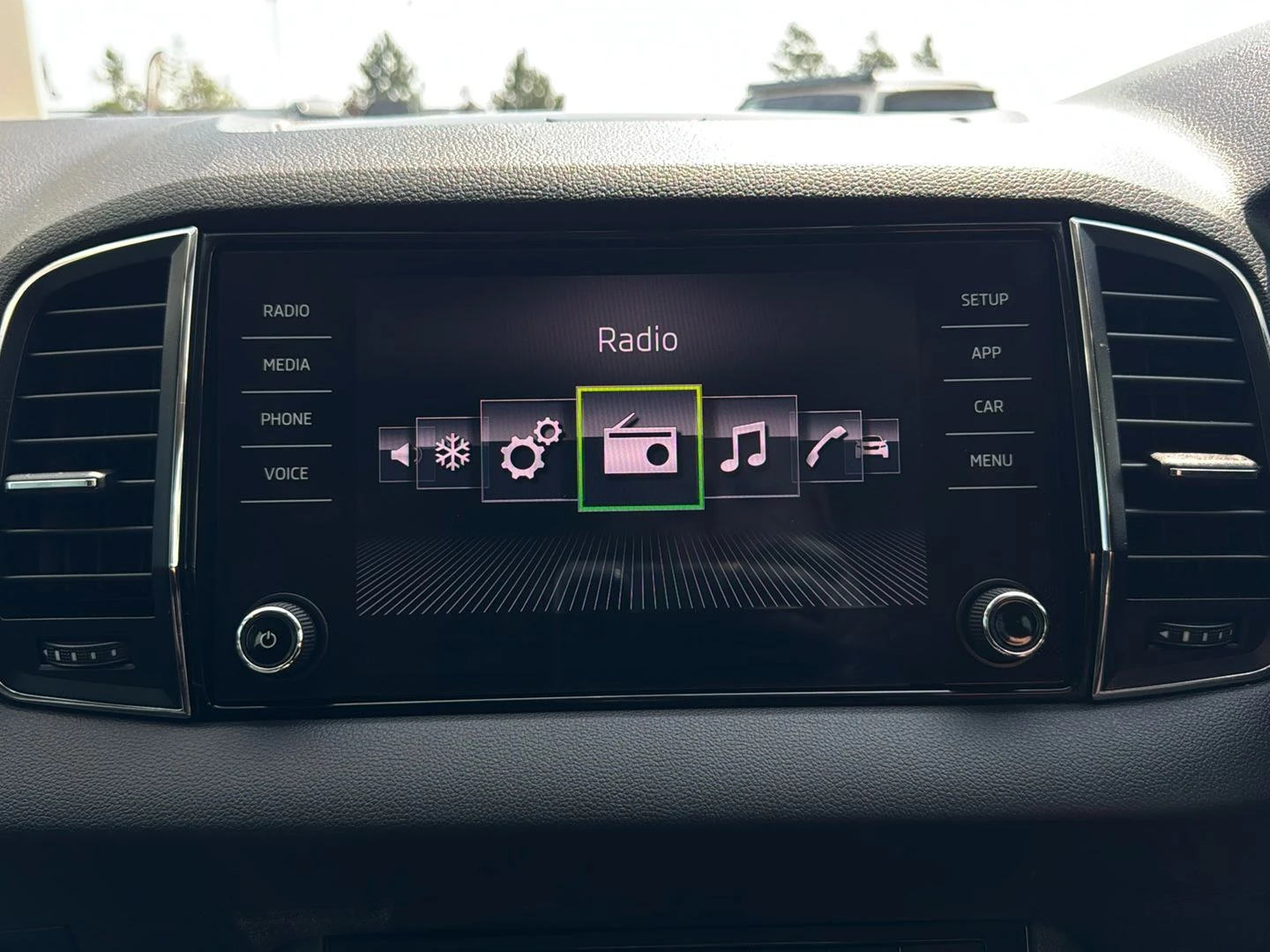 Škoda Karoq 1.0 TSI SE 5dr