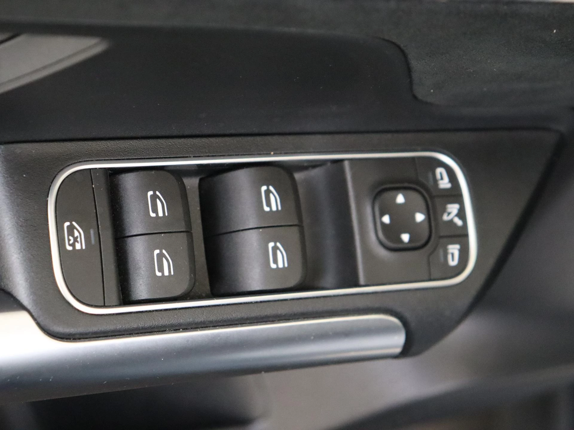 Mercedes-Benz-EQA-image-25