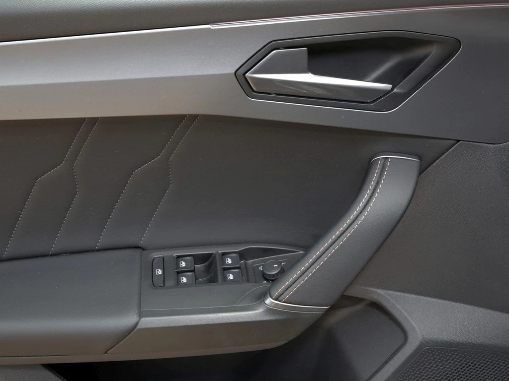 CUPRA Leon Sportstourer VZ 2.0 TSI 19" AHK Navi+VC LED PDC Kessy