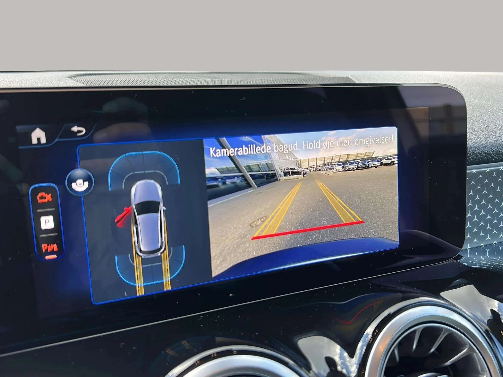 Mercedes-Benz-EQB-image-18