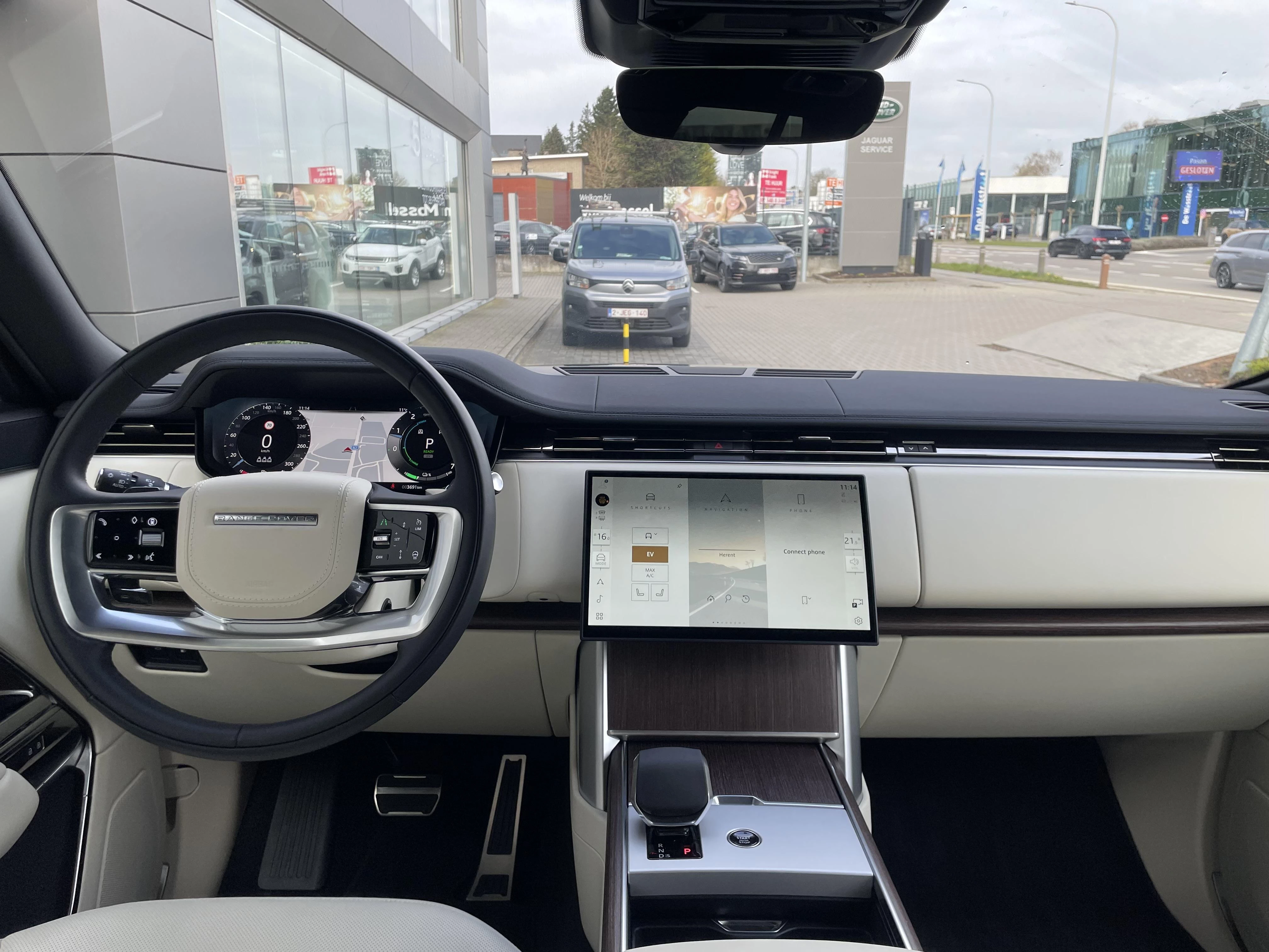 Land Rover Range Rover SWB P460e SE