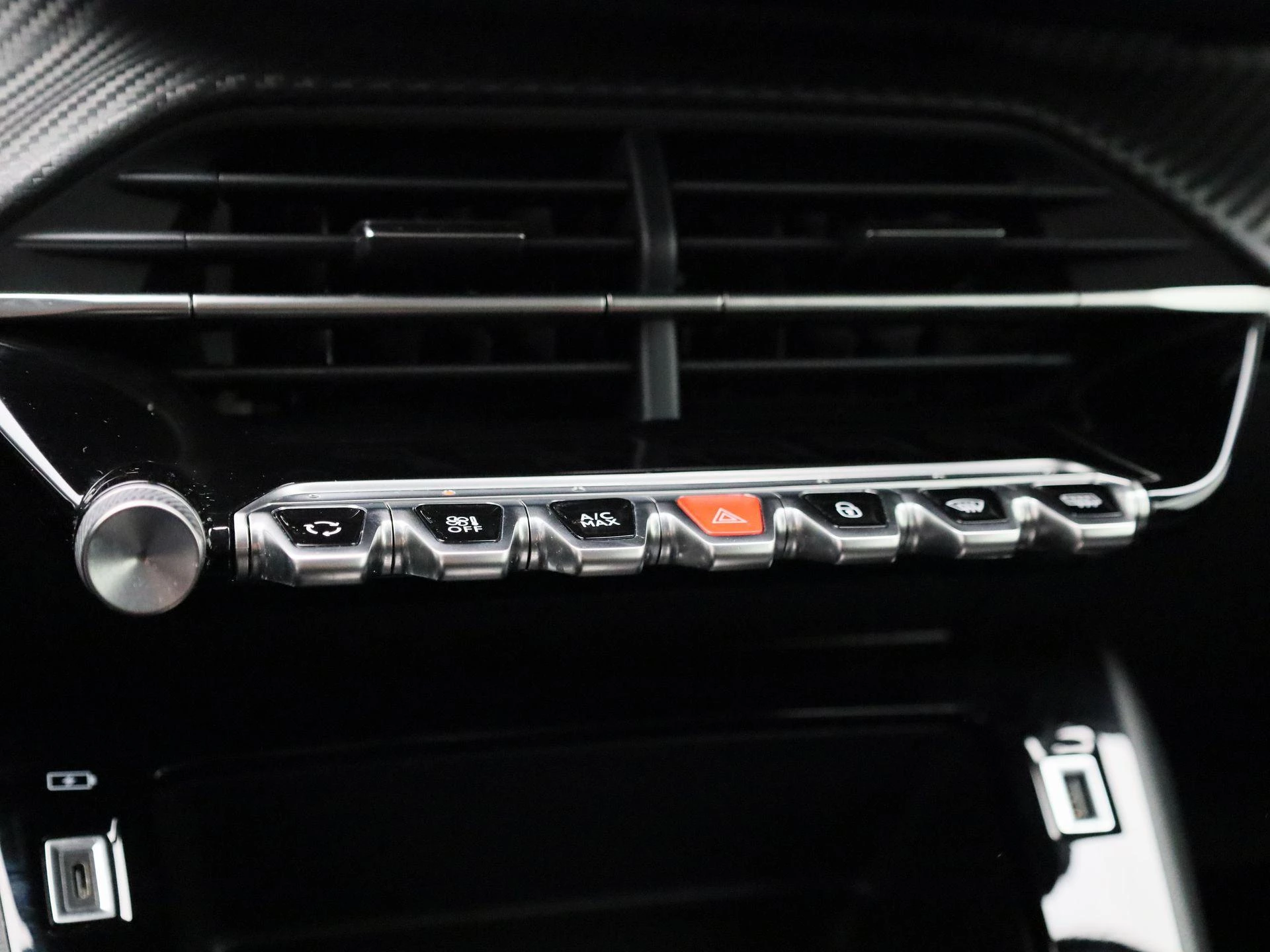 Peugeot-e-208-image-17