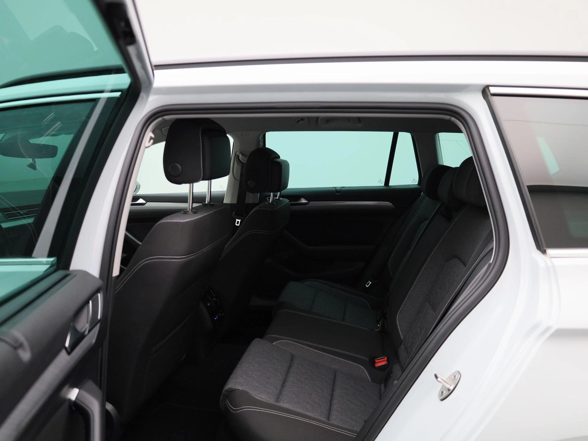 Volkswagen-Passat-image-9