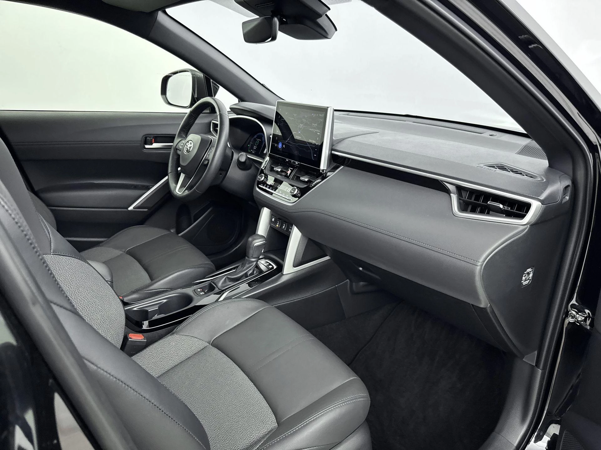 Toyota-Corolla Cross-image-16