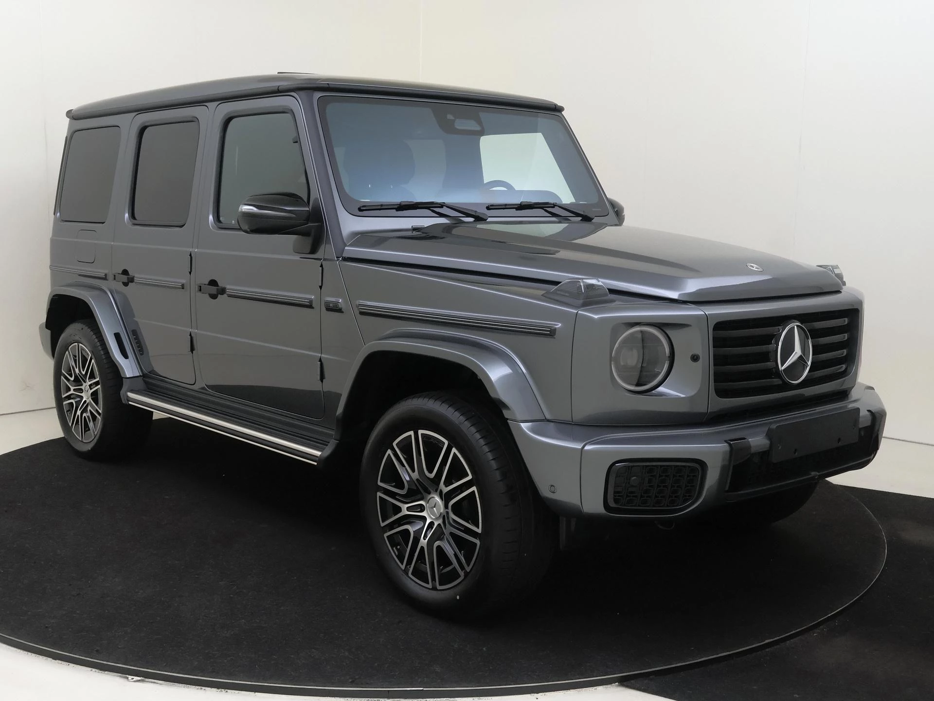 Mercedes-Benz-G-Klasse-image-1
