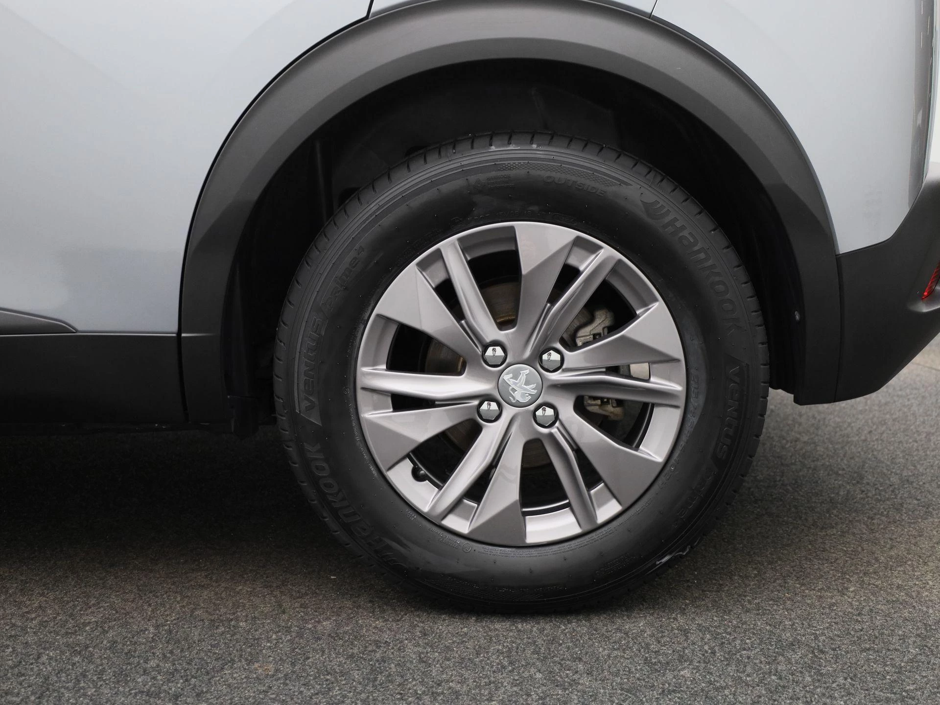 Peugeot-e-2008-image-12