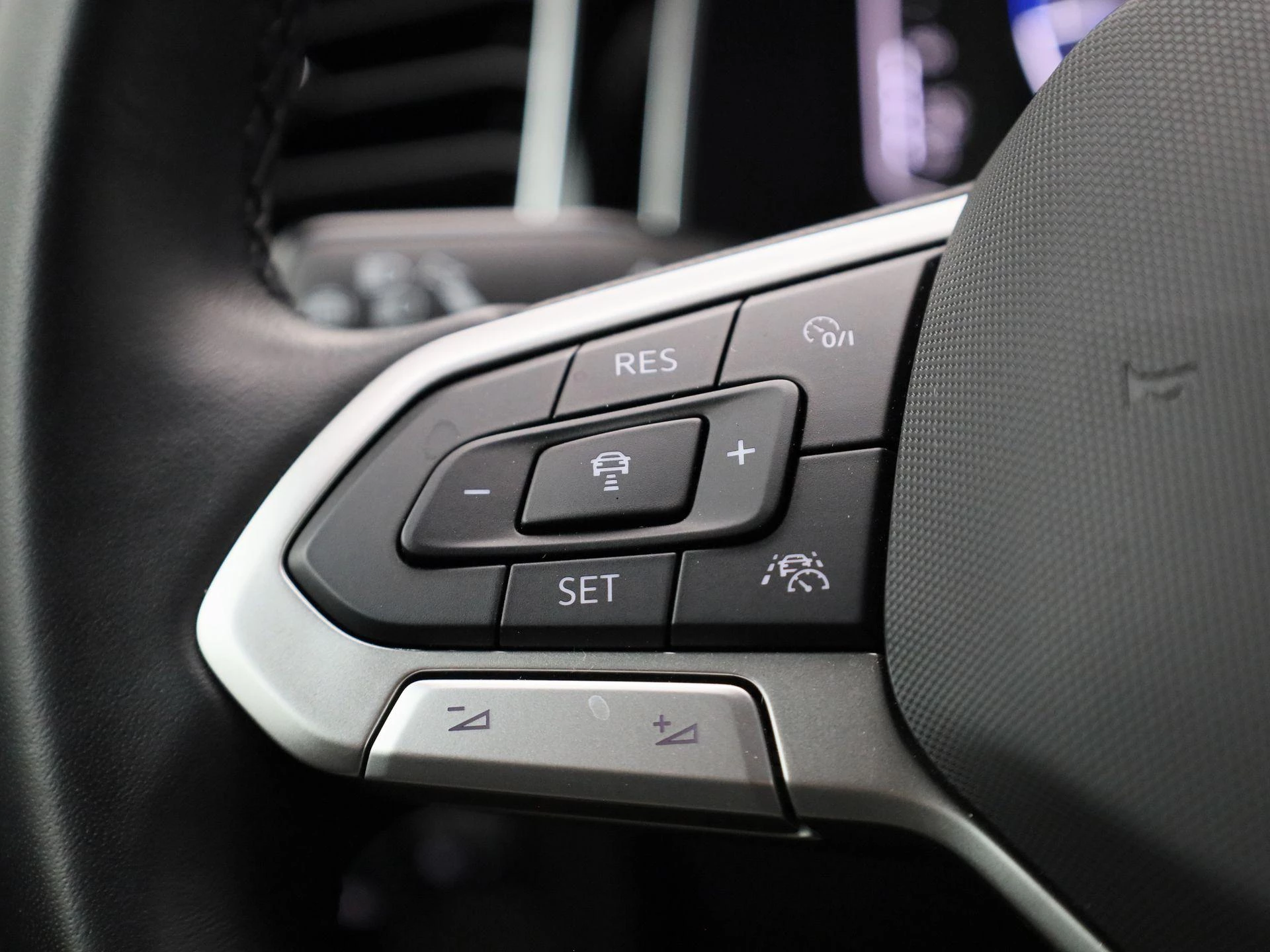Volkswagen-Polo-image-17