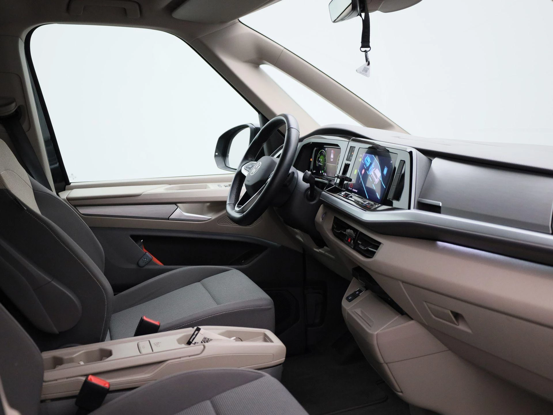 Volkswagen-Multivan-image-32