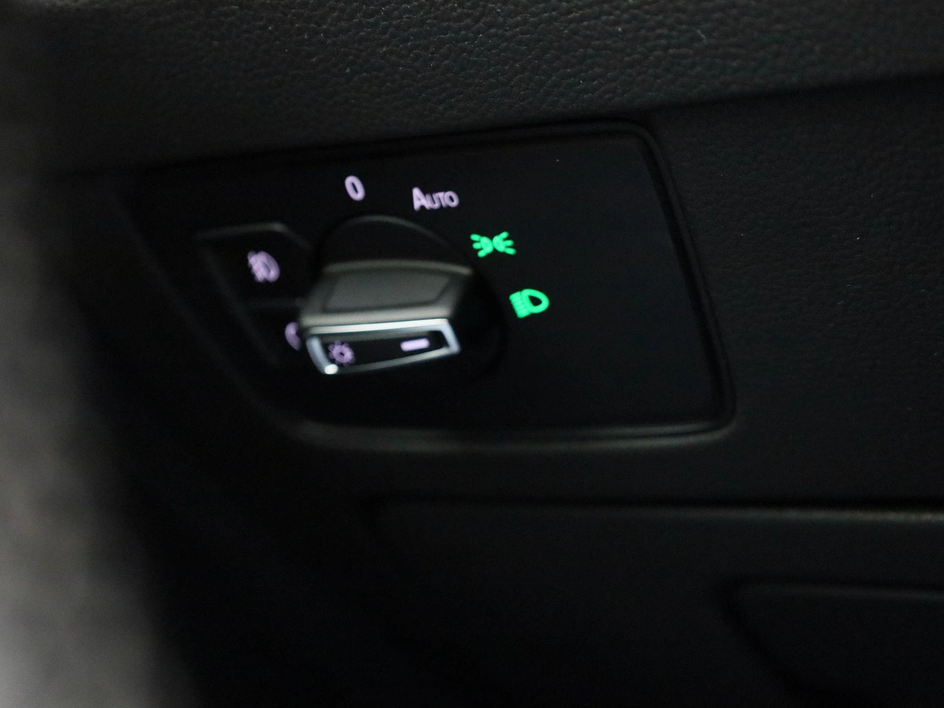 Volkswagen-Passat-image-25