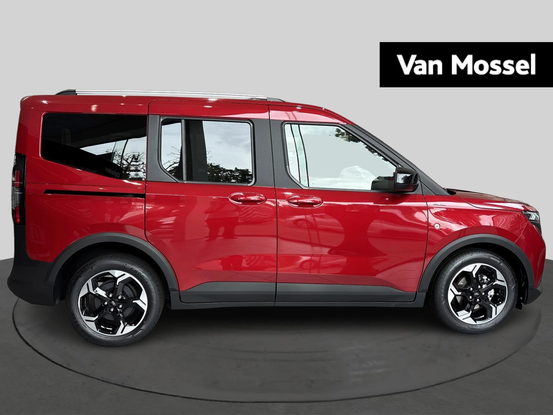 Ford-Tourneo Courier-image-3