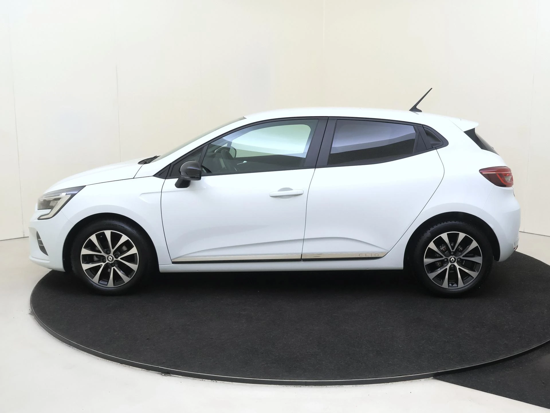 Renault-Clio-image-7