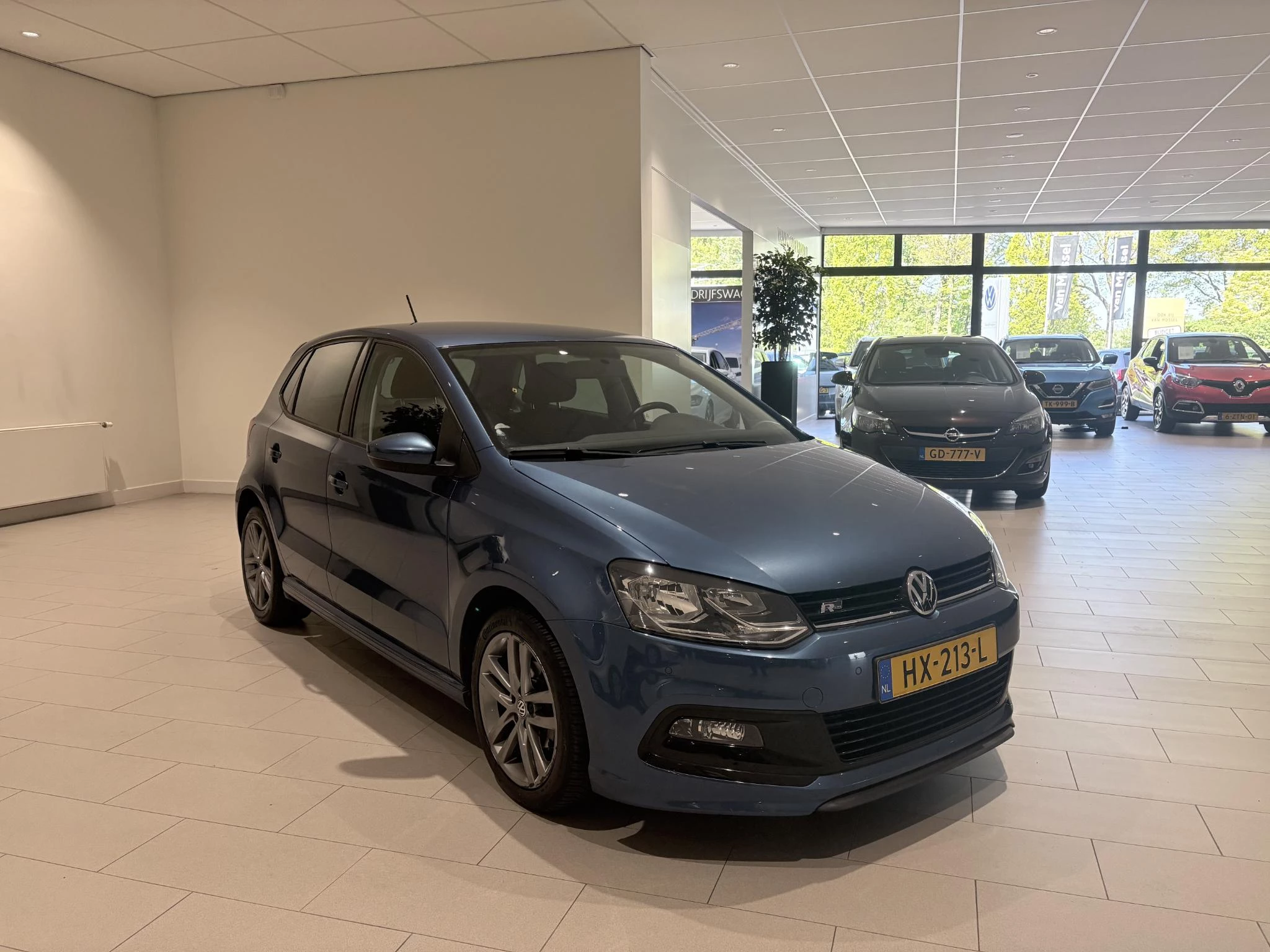 Volkswagen-Polo-image-6
