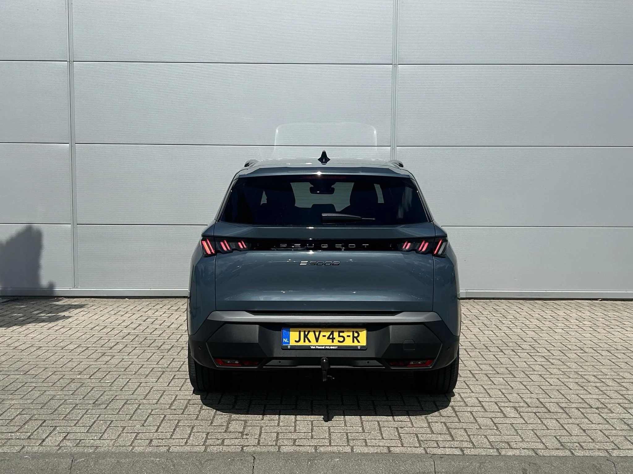 Peugeot-e-5008-image-4