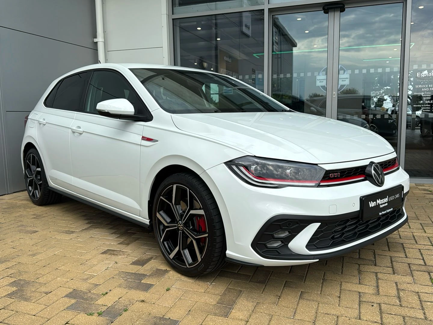 Volkswagen-Polo-image-17