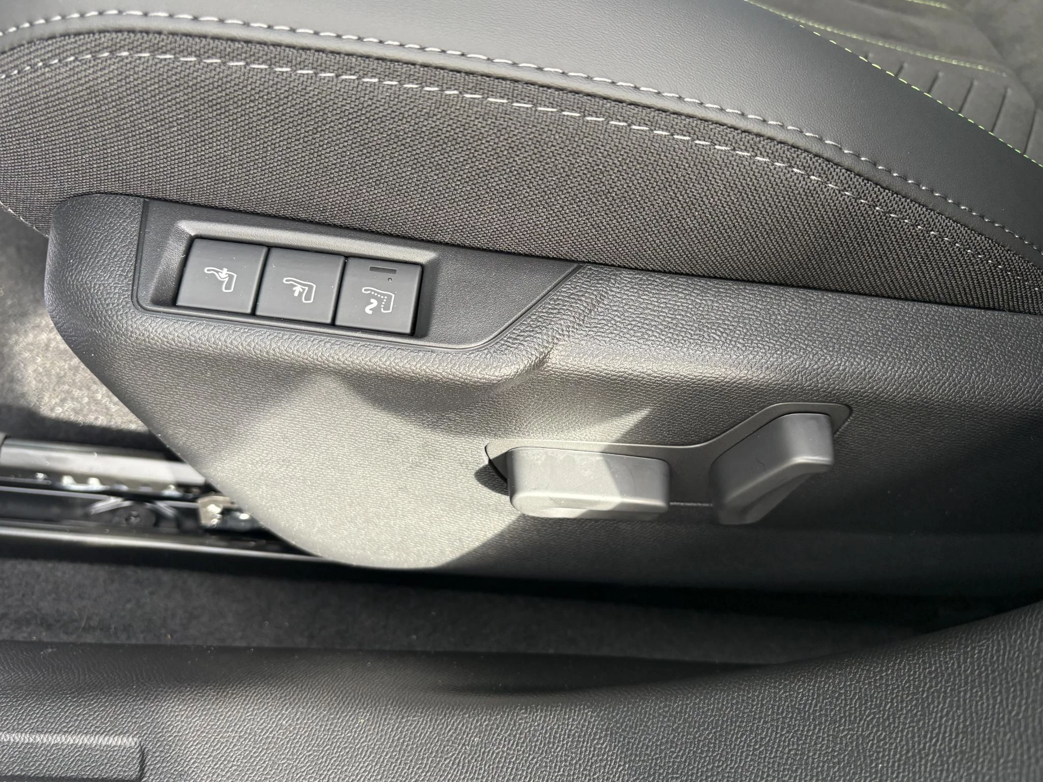 Peugeot-e-2008-image-20
