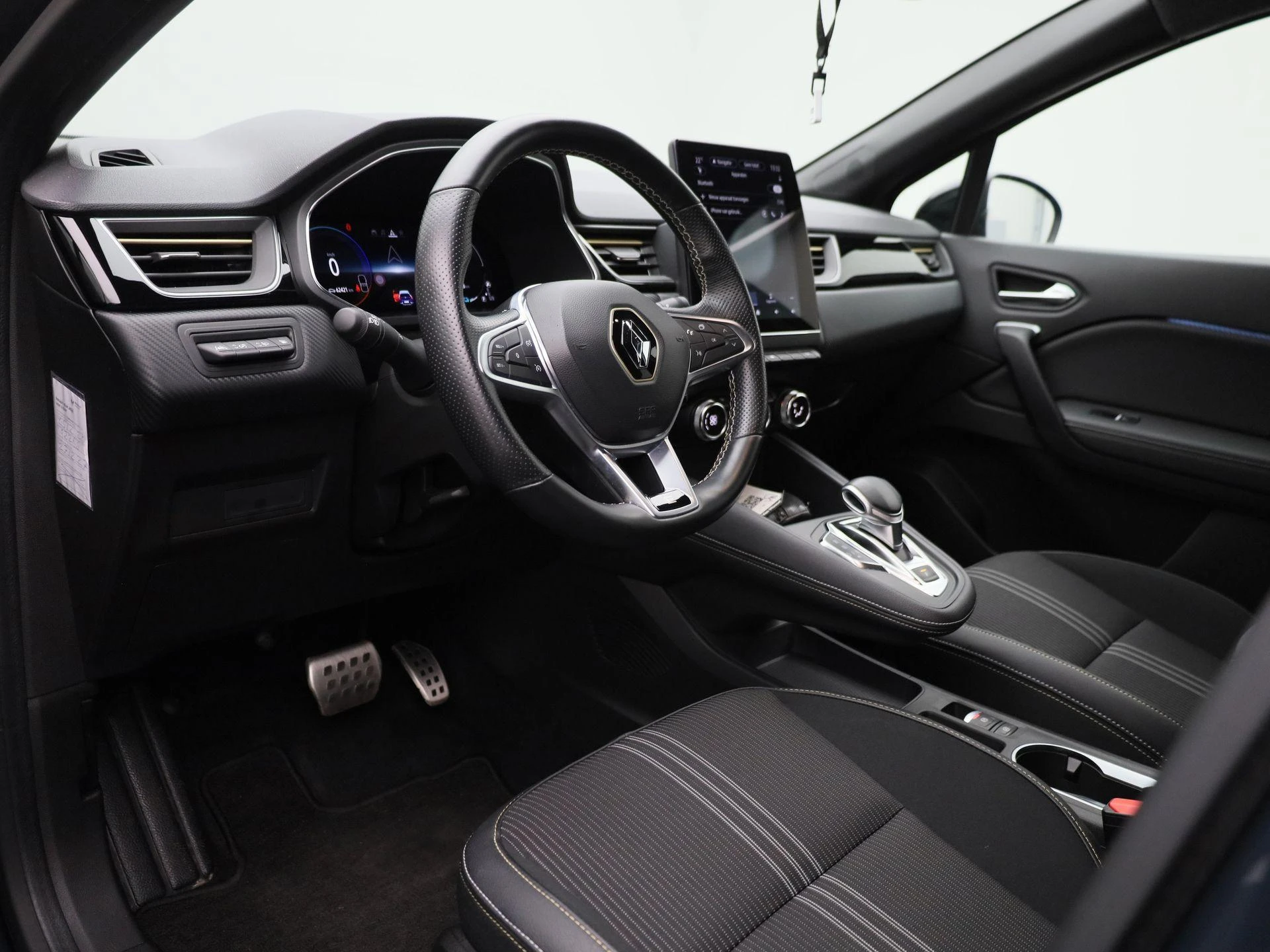 Renault Captur - 32