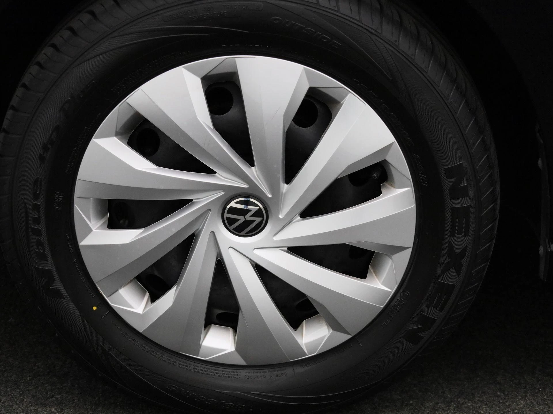 Volkswagen-Polo-image-13
