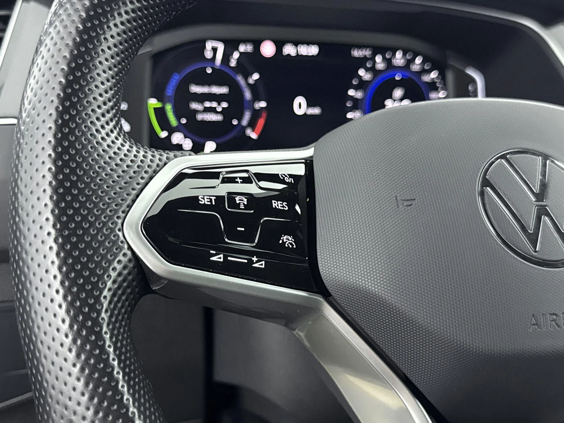Volkswagen-Tiguan-image-5