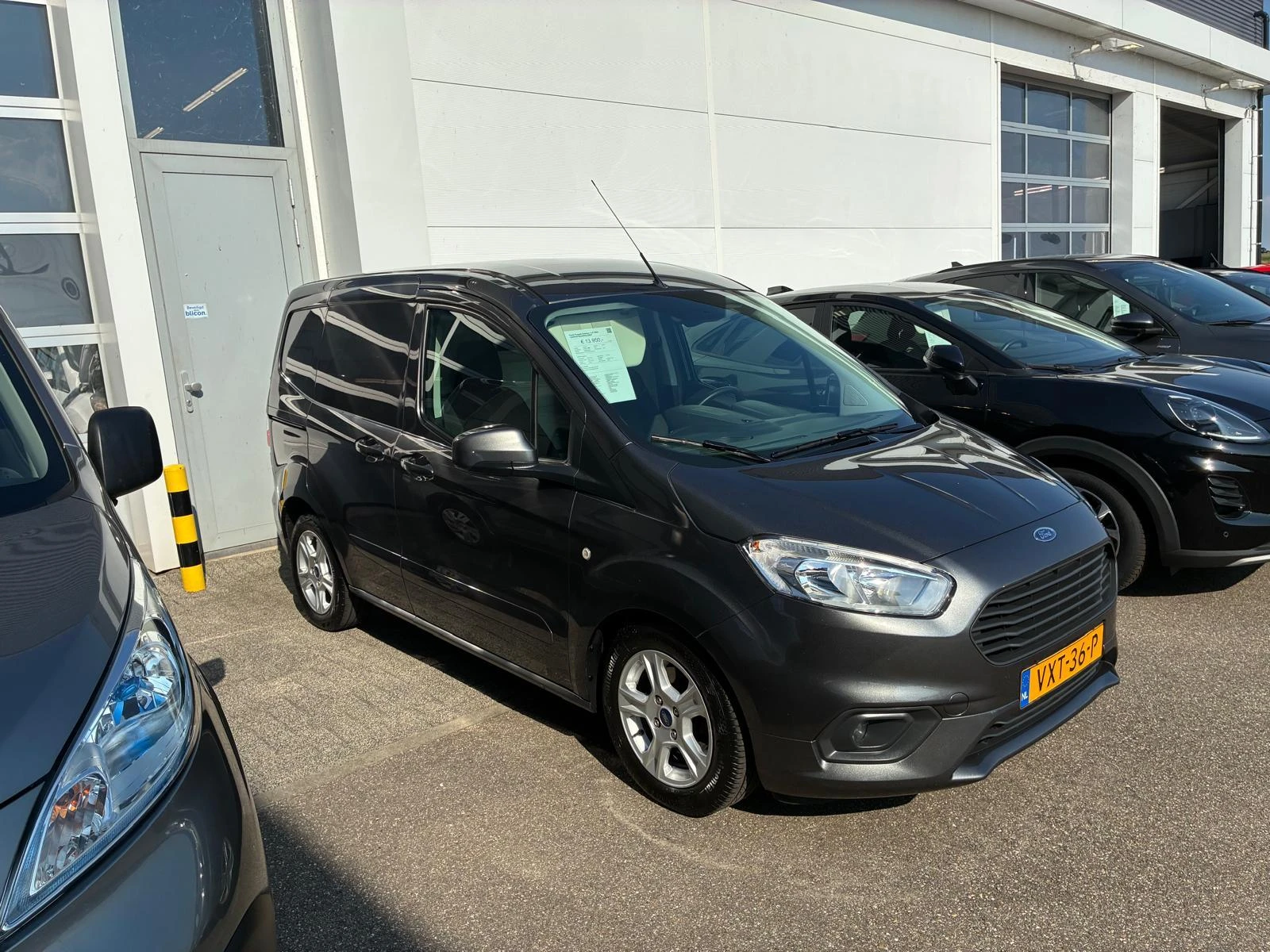Ford-Transit Courier-image-1