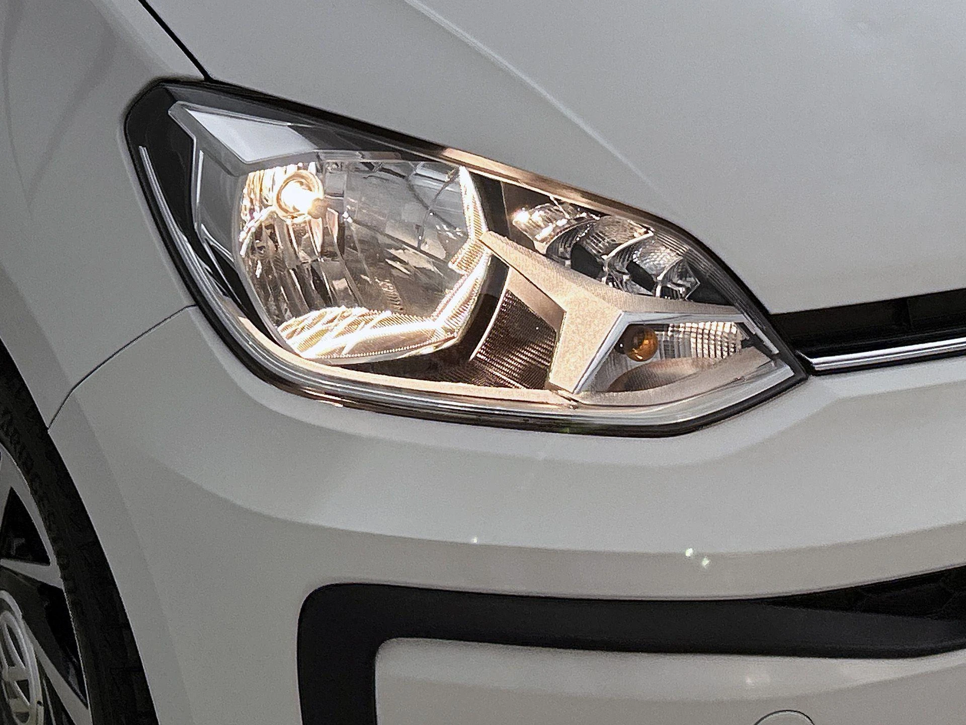 Volkswagen-up!-image-16