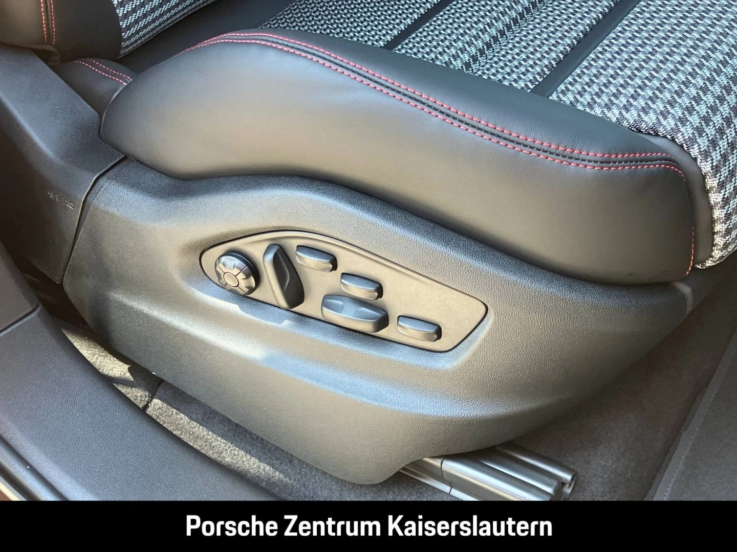 Porsche Cayenne GTS Coupe InnoDrive HA-Lenkung Head-Up gts