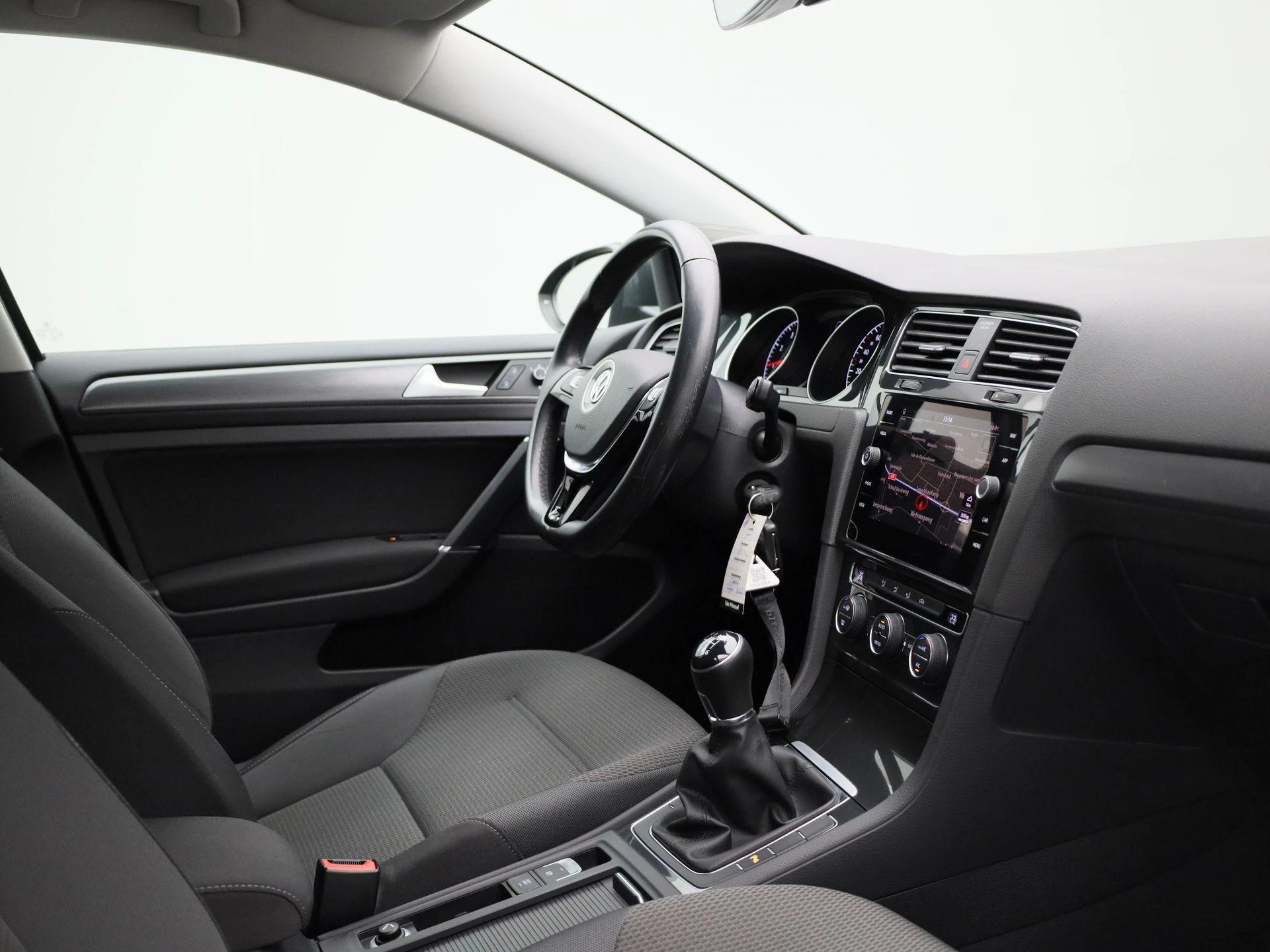 Volkswagen-Golf-image-30