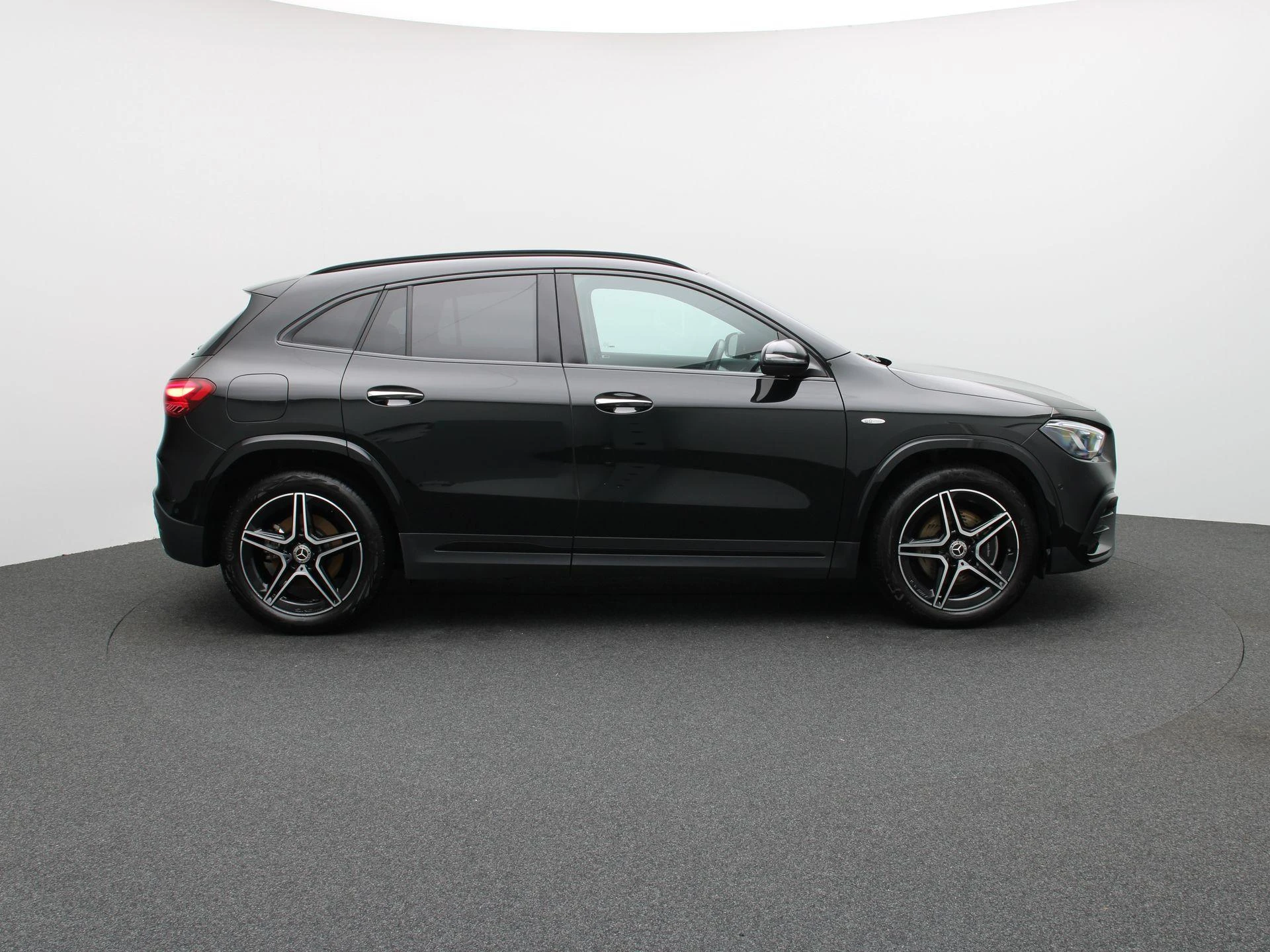 Mercedes-Benz-GLA-image-5