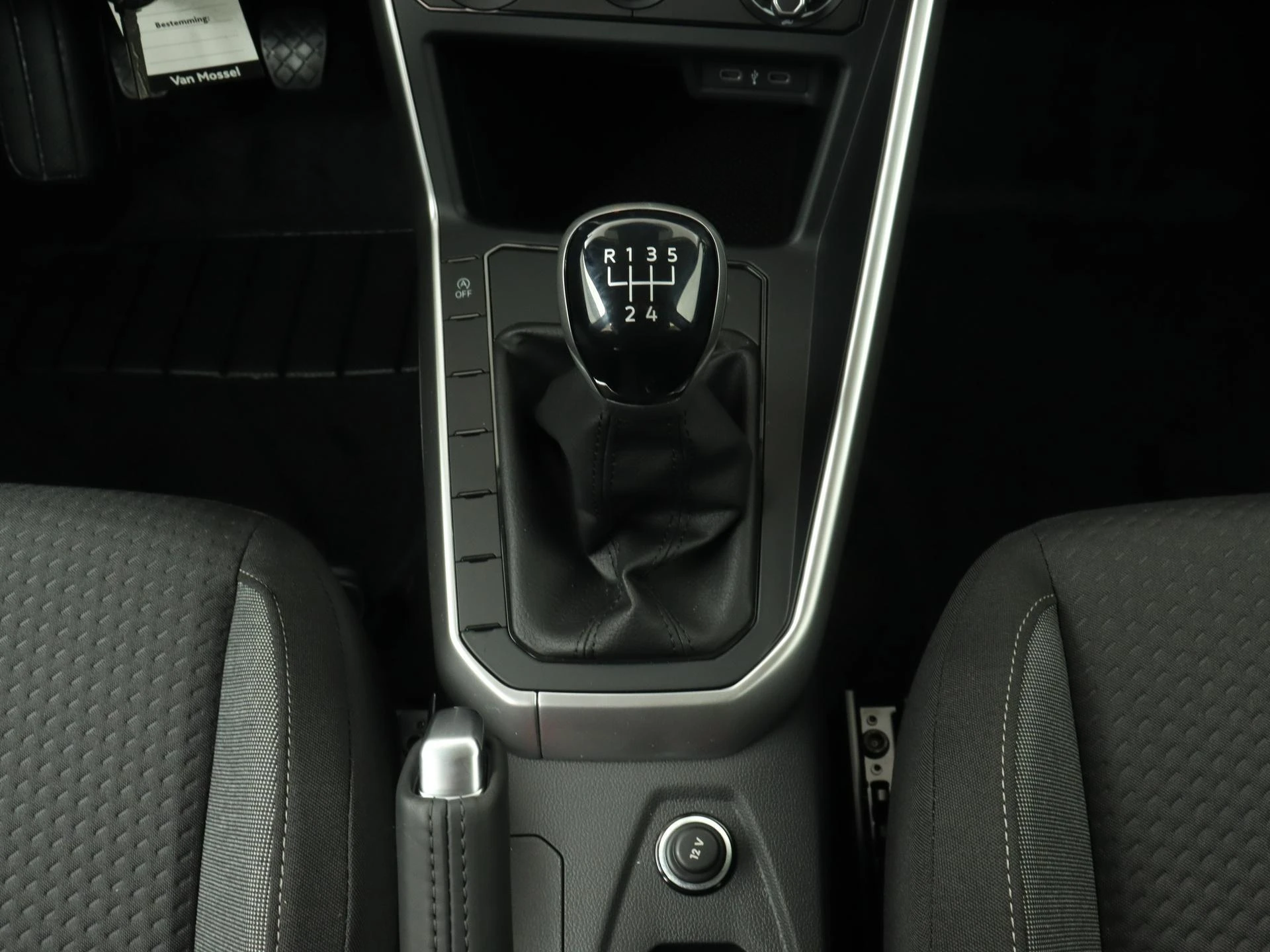 Volkswagen-Polo-image-12