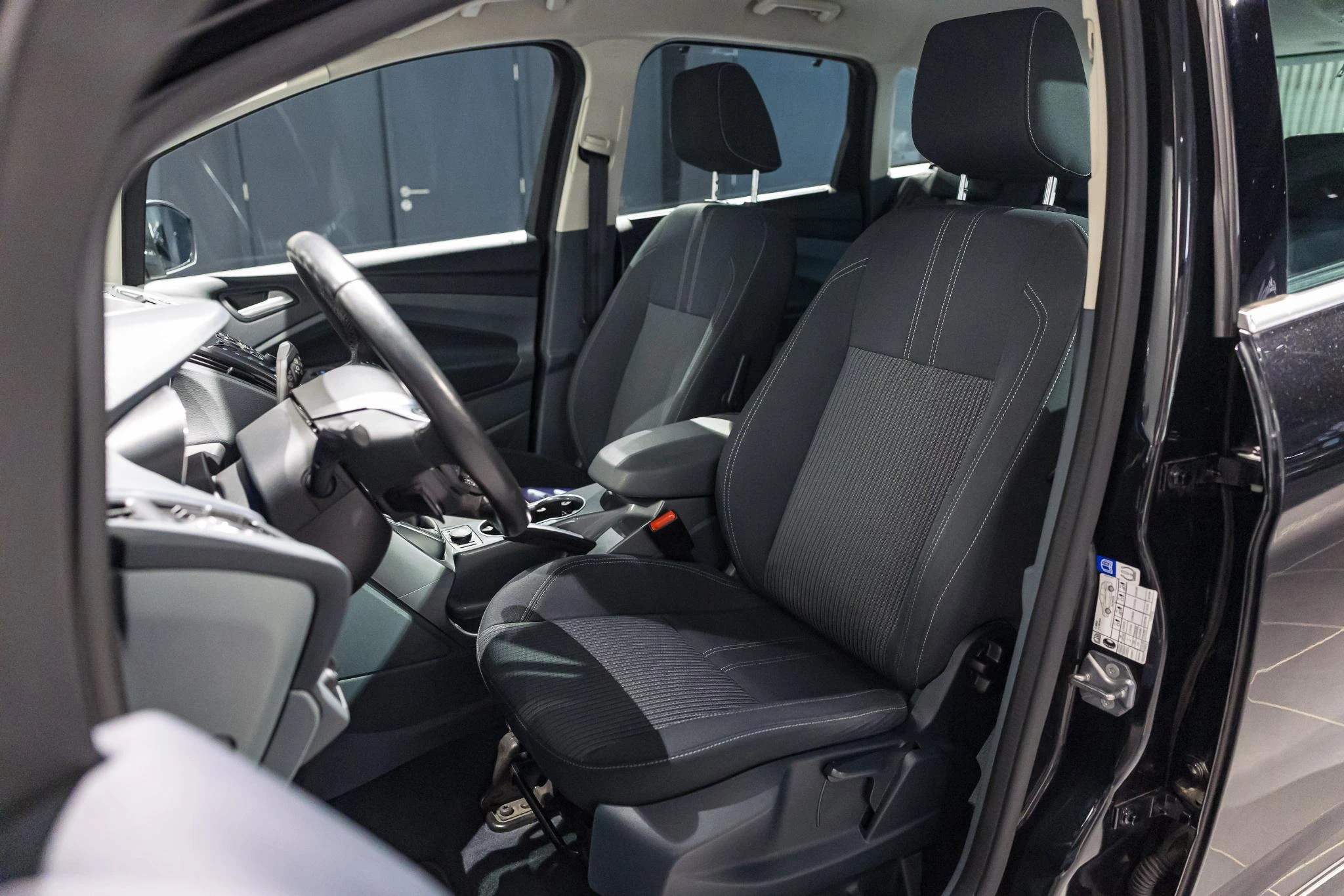 Ford-C-MAX-image-19