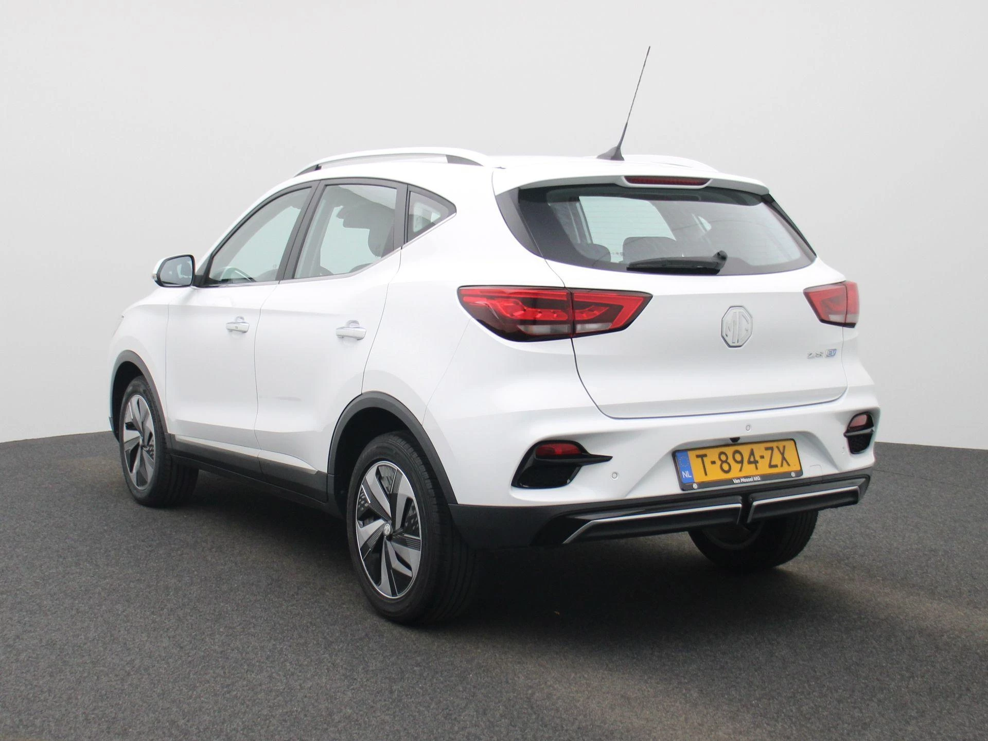 MG-ZS EV-image-1