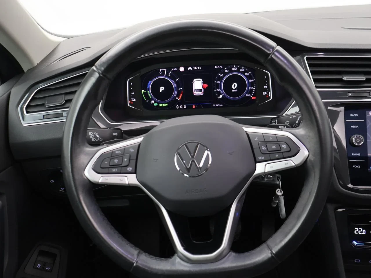 Volkswagen-Tiguan-image-13