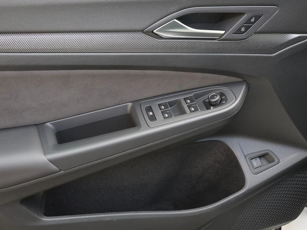 Volkswagen-Golf-image-14